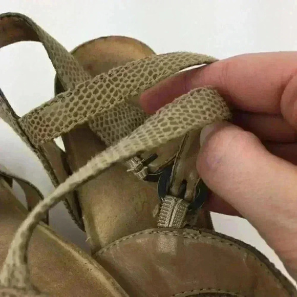 Aerosoles Wedges size 6.5 Lighthearted Snake Print - Picture 8 of 9